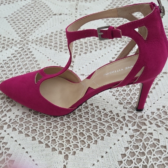 Adrienne Vittadini Futchsia Suede T Strap Heels Size 10 - Picture 7 of 8